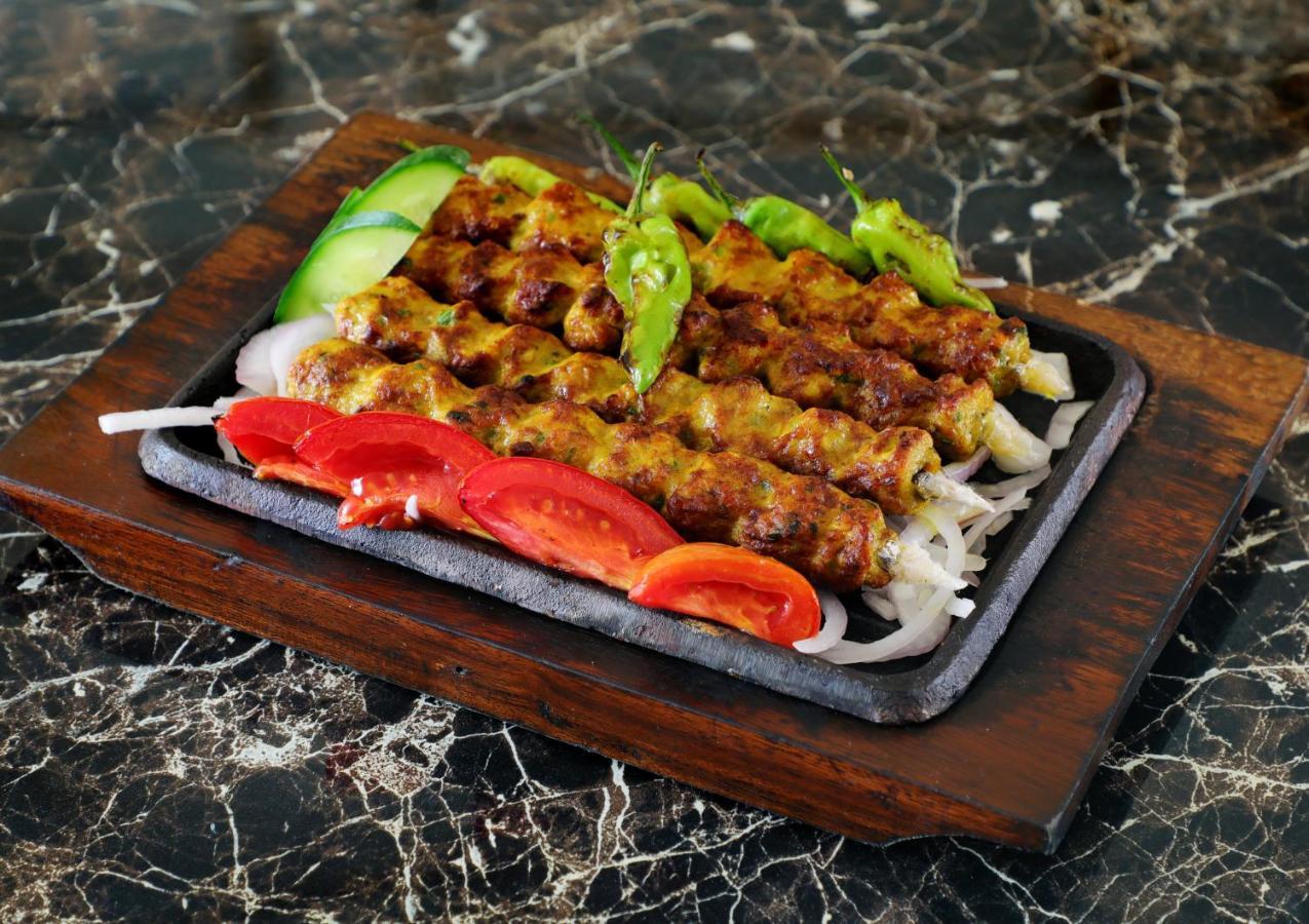Rachna Hotel Gujranwala 외부 사진