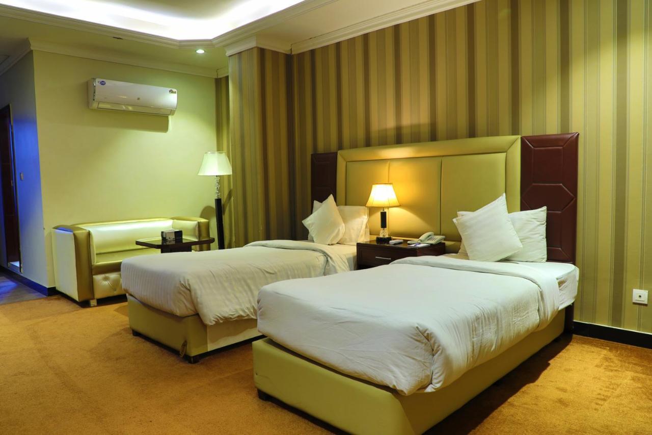 Rachna Hotel Gujranwala 외부 사진